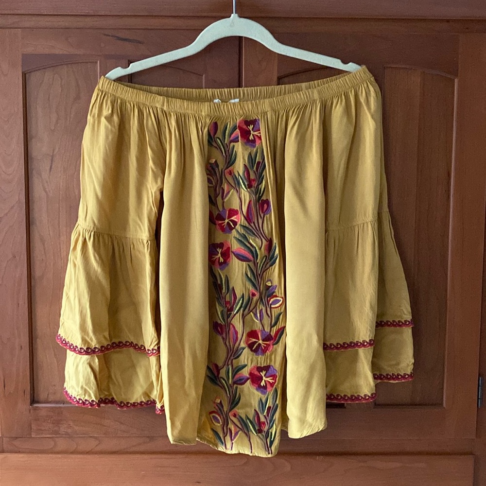 Solitaire off the shoulder blouse